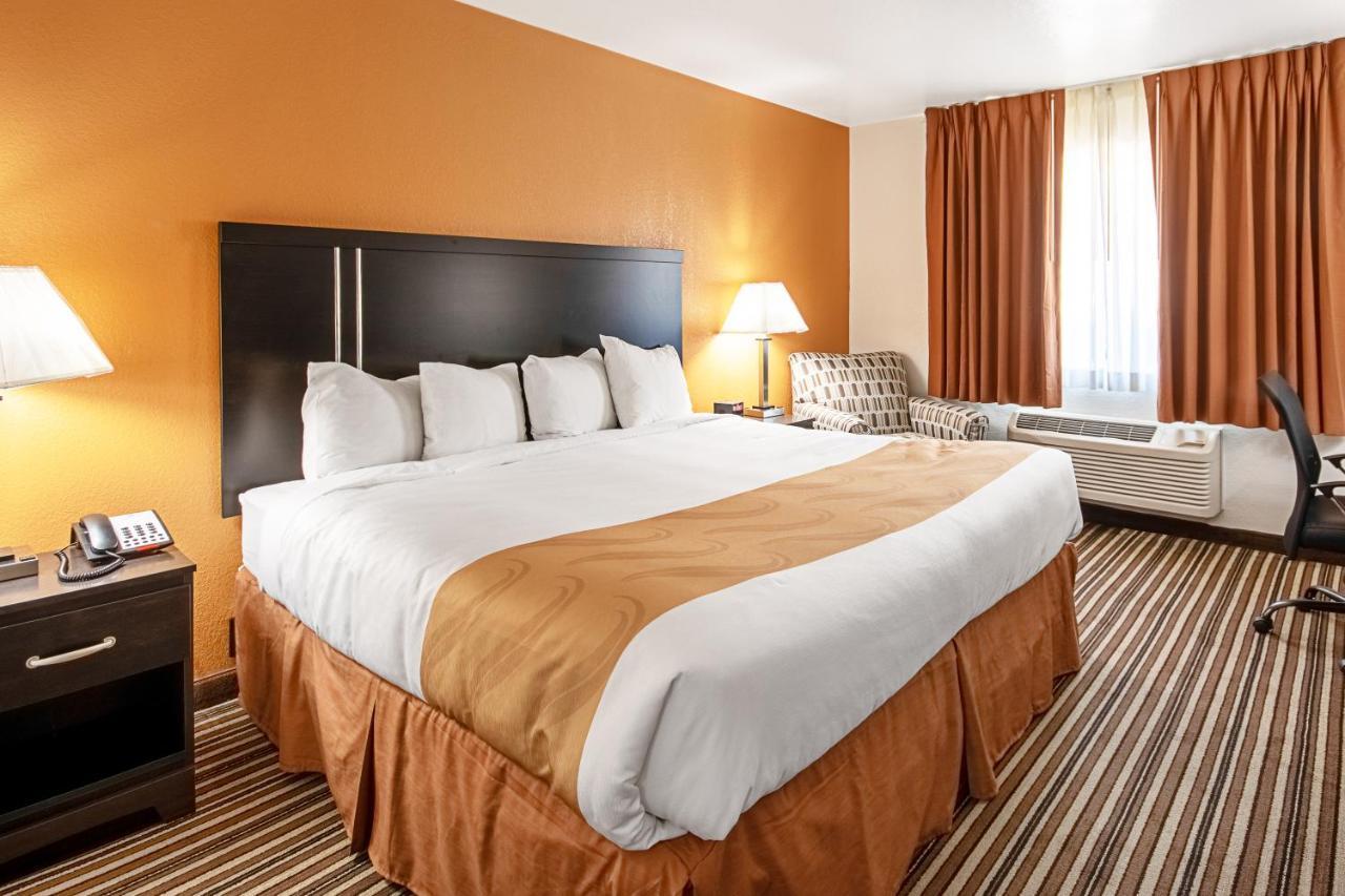 Quality Inn Dodge City Exterior foto
